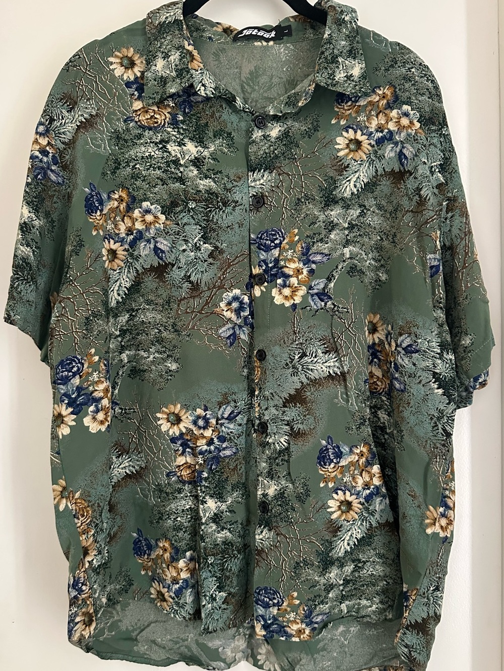Men's Casual Floral Button-Down Shirt in Olive Green